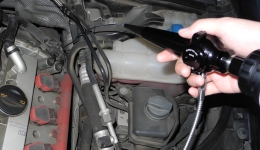 采用韋林工業(yè)內(nèi)窺鏡進(jìn)行汽車(chē)檢測(cè) 采用韋林工業(yè)內(nèi)窺鏡進(jìn)行汽車(chē)檢測(cè)